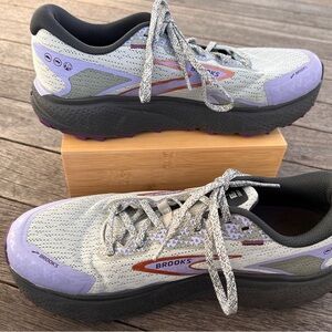 Brooks Women's Athletic Shoes - Light Gray and Lavender